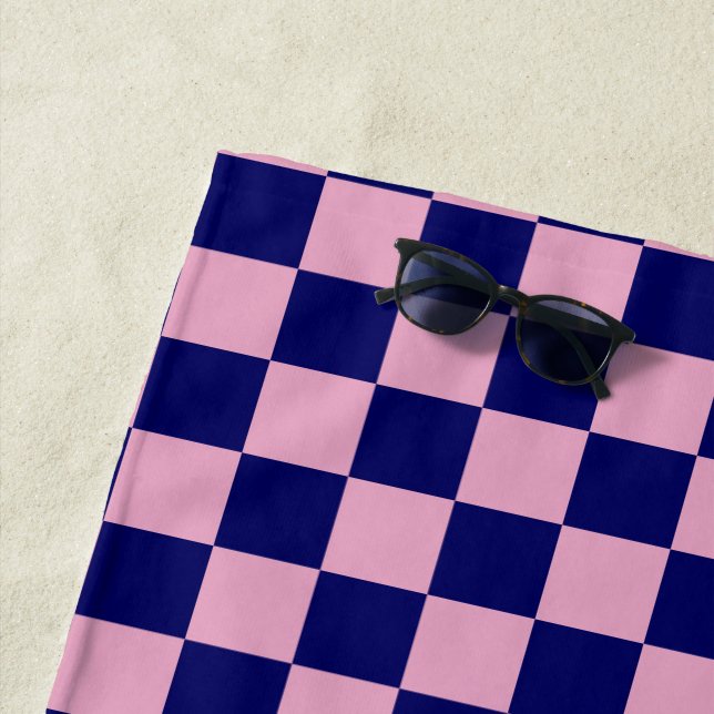 Toalha De Praia Navy Blue and Light Pink Checkerboard Pattern (In Situ)