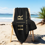 Toalha De Praia Noiva personalizada e noiva personalizada moderna<br><div class="desc">Celebre seu amor em estilo com nossa Noite Personalizada Moderna de Monograma de Casamento e a Torre de Praia de Groom. Esta elegante e sofisticada toalha de praia é o acessório perfeito para o seu casamento de lua de mel ou destino. Apresentando um design de monograma minimalista com a noiva...</div>