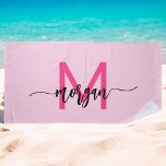 Toalha De Praia Nome de Monograma de Rapariga de Script Moderno Ro<br><div class="desc">Faça um salto com a nossa Torre de Praia da Girly Monograma do Roteiro Moderno Rosa Quente! Apresentando um vibrante design cor-de-rosa-quente e personalizado com seu nome em um elegante roteiro moderno, esta toalha adiciona um toque de na moda na sua praia ou no seu olhar ao lado do polo....</div>