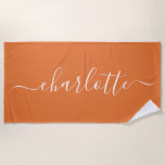 Toalha De Praia Nome de Script Minimalista - Laranja Brilhante Per<br><div class="desc">Este design de laranja personalizado mostra um gracioso nome de script manuscrito com traços elegantes em cada extremidade, perfeito para as vibrações de verão. A toalha de praia é ideal para festas de solteira de destino, favores de fim de semana para meninas, ou sangria de poolside com estilo. Personalize-o com...</div>