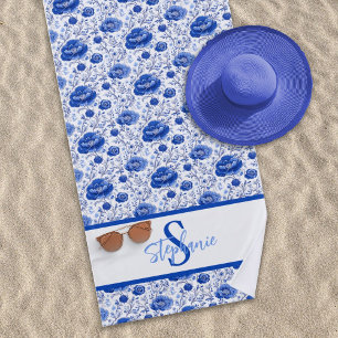 Toalha De Praia Nome do Monograma de Elegância Floral Azul Rococo