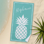 Toalha De Praia Nome manuscrito de abacaxi e de água cáustica<br><div class="desc">Você pode alterar a cor de fundo ao personalizar o item. Um design bonitinho para qualquer garota.</div>
