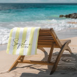 Toalha De Praia Nome personalizado Bride Yellow Stripe Bachelorett<br><div class="desc">Celebre dias de praia em estilo noiva com esta toalha listrada branca e amarela personalizada, feita apenas para a noiva ser! Apresentando uma vibrante paleta de cores de verão e um roteiro elegante para o nome personalizado, esta toalha de praia é perfeita para fins de semana de soleira, getaways de...</div>