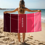 Toalha De Praia Nome Personalizado de Colorção de Pinks Coloridos<br><div class="desc">Esta design colorida e moderna apresenta um padrão de blocos coloridos em rosa e ameixa com seu nome personalizado #natação #praia #toalhas #férias</div>