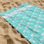 Toalha De Praia Nome Personalizado Turquoise Anchor Branco Náutico<br><div class="desc">Na moda personalizou uma toalha de praia náutica moderna, com um padrão de âncora branco e um nome personalizado num lindo fundo azul-turquesa. O padrão pode ser redimensionado para que as âncoras possam ser menores ou maiores, de modo que seja personalizável a cor de fundo e a cor do texto....</div>