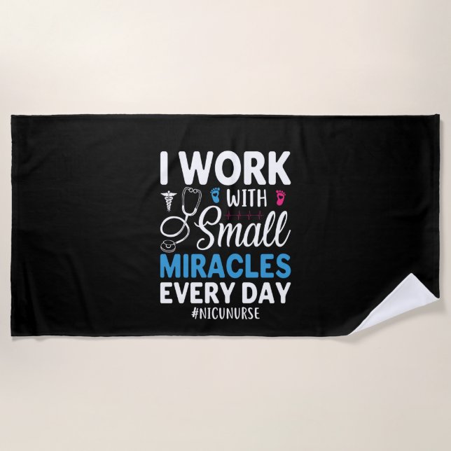 Toalha De Praia Nurse Gift I Work With Small (Frente)