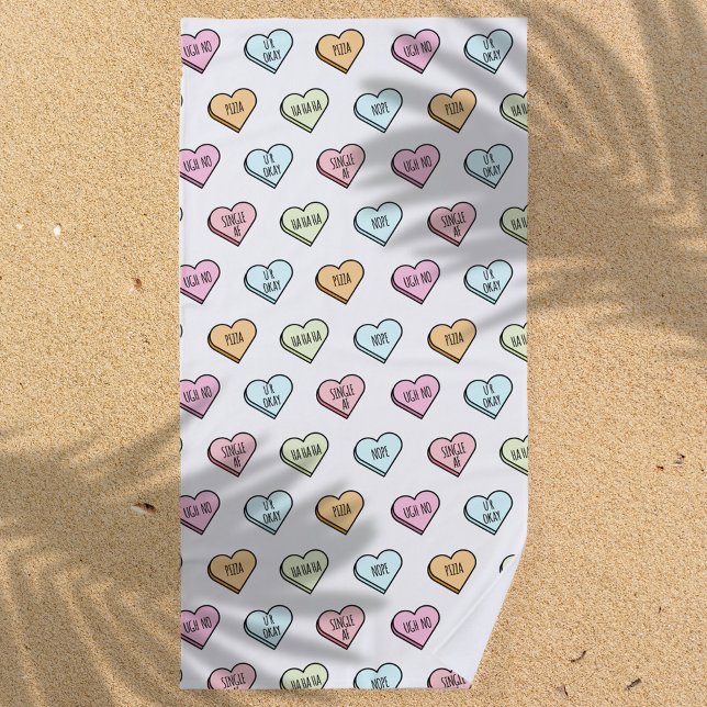 Toalha De Praia Padrão cardíaco doce do Namorados sarcástico (Sarcastic Valentine’s Candy Heart Pattern Beach Towel)