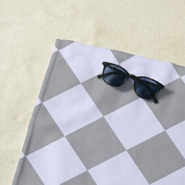 Toalha De Praia Padrão de diamante em cinzas e lavandas (In Situ)