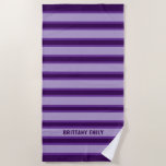 Toalha De Praia Padrão de Stripes Roxo Personalizado<br><div class="desc">Adicione um toque ousado e na moda aos seus dias de praia com o padrão de Stripes Roxo da Torre de Praia Personalizada. Apresentando uma vibrante design em tons roxos ricos, esta toalha traz um olhar moderno e atraente para o seu lado ou essencial à beira-mar. Mole, absorvente e durável,...</div>