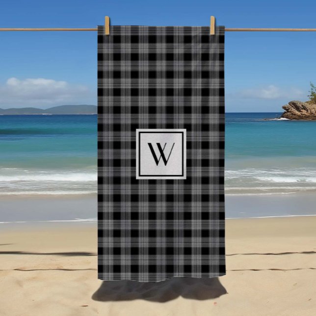 Toalha De Praia Padrão de Xadrez com verificação de preto e Cinza  (Monogrammed Black Checked Beach Towel)