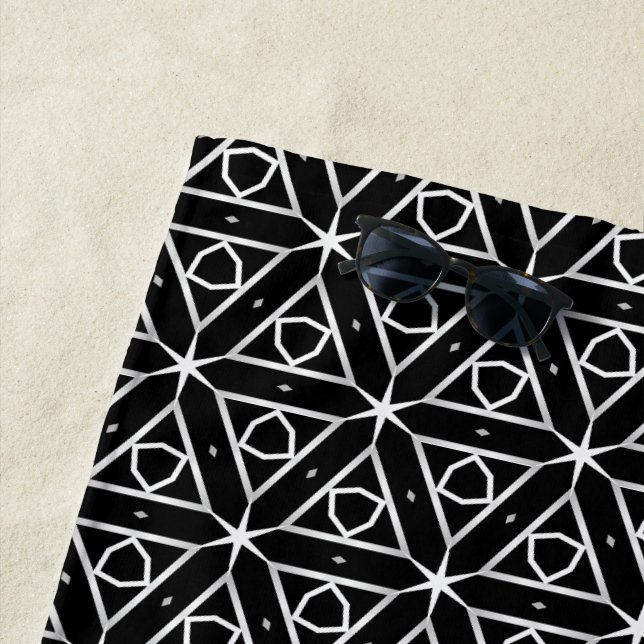 Toalha De Praia Padrão Geométrico Preto Branco e Prata (In Situ)