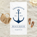 Toalha De Praia Página inicial de férias personalizadas da âncora<br><div class="desc">A praia/toalha de piscina náutica apresenta um estilo costeiro com uma âncora elegante de barco e texto personalizado que pode ser personalizado com um sobrenome familiar casa de praia (ou outro título) com o ano estabelecido e a localização. Design inclui um esquema clássico de cor azul e branco do marinho....</div>