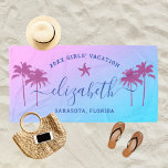 Toalha De Praia Palmeiras Sunset Árvores Azuis Férias Raparigas Pe<br><div class="desc">Design personalizado de toalha de praia para uma fuga de praia para meninas, apresenta um nome personalizado em um roteiro moderno, acentuado com estrelas-do-mar e enquadrado por palmeiras tropicais. Personalize com um nome e texto personalizado para a ocasião especial. O plano de fundo inclui um bonito gradiente do pôr do...</div>