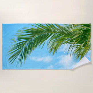 Toalha De Praia Paraíso de Folhas de Palmeira Tropical Sob o Céu A