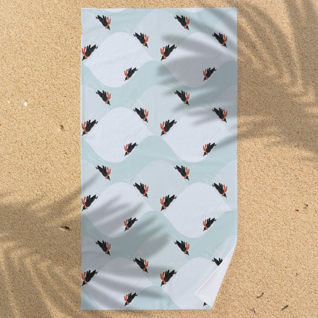 Toalha De Praia Pinguins reproduzíveis deslizando no padrão da nev (Penguins Sledding Pattern Beach Towel)