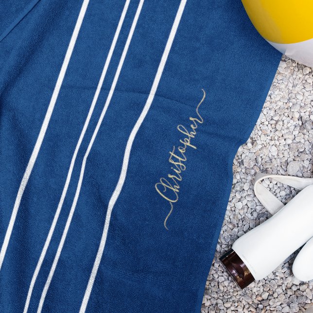 Toalha De Praia Piscina Dourada Marinho Monograma  Azul (Gold Monogram Navy Blue White Racing Stripes Pool Beach Towel)