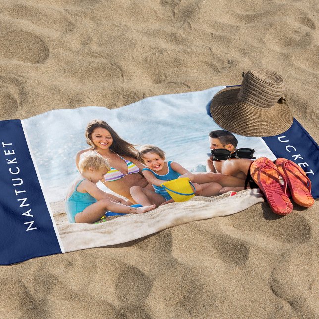 Toalha De Praia Presente de Keepsasasakr de Foto da Família Person (Hey beach-loving families! Style up your beach game with our fun custom keepsake towels!)