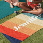 Toalha De Praia Retro 70s Stripes Nome personalizado<br><div class="desc">Este design pode ser personalizado na área fornecida pela alteração da foto e/ou do texto. Ou pode ser personalizado clicando em Personalizar este Modelo e, em seguida, escolhendo o clique para personalizar mais a opção e excluir ou alterar a cor do plano de fundo, adicionar texto, alterar a cor ou...</div>