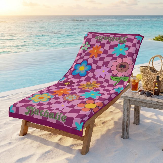 Toalha de Praia Retro Personalizada | Presente de  (Personalized Retro Beach Towel | Floral Name Gift)