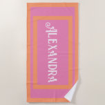 Toalha De Praia Rosa quente e laranja personalizados<br><div class="desc">Legal toalha de praia em cores ensolaradas de verão. Fundo rosa quente com retângulos laranja vibrantes com espaço para seu nome ou monograma. Excelente de presente!</div>