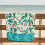 Toalha De Praia Selva Tropical Colorida Personalizada<br><div class="desc">Prepare-se para o verão com este design colorido da selva em tons tropicais brilhantes de verde, rosa e amarelo. A ilha design apresenta um padrão repetitivo de folhas monstera e folhagem de aquarela verde com macacos, preguiças, papagaios e beija-flores adornados com flores tropicais cor-de-rosa e amarela. Personalize com um nome...</div>