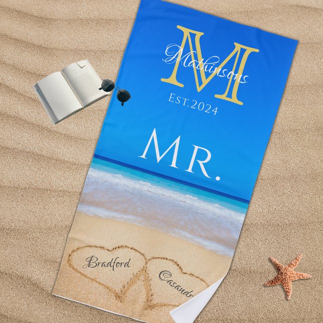 Toalha De Praia Sr. Beach Wedding Hearts in Sand Family Monograma  (Criador carregado)