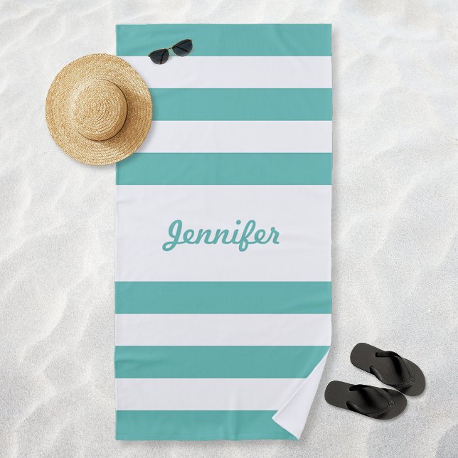 Toalha De Praia Teal Chic e Stripes Brancas Personalizadas (Chic Teal and White Stripes Personalized Beach Towel)