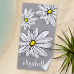 Toalha De Praia Trendy Daisy com cinza e amarelo<br><div class="desc">Uma peça de arte dúzia e caprichosa,  hipster. Você pode adicionar um nome,  monograma ou outro texto personalizado. Se você precisar mover a arte ao redor,  clique no botão personalizar para fazer alterações.</div>