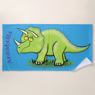Toalha De Praia Um desenho animado de dinossauros triceratops verd