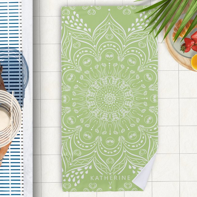 Toalha De Praia Verde limão Boho Mandala Personalizado (Personalized Lime Green Beach Towel with Boho Mandala Pattern)