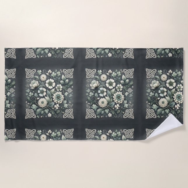 Toalha De Praia Whispered Clover Knotwork Garden (Frente)