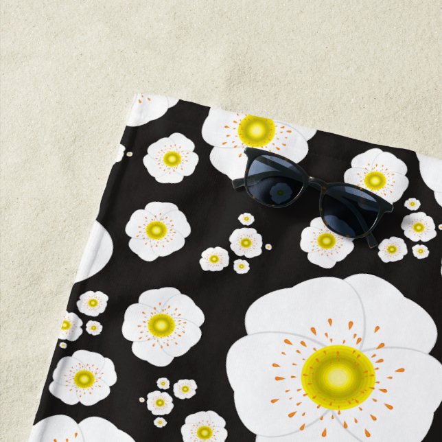 Toalha De Praia White Poppies Beach Towel (In Situ)