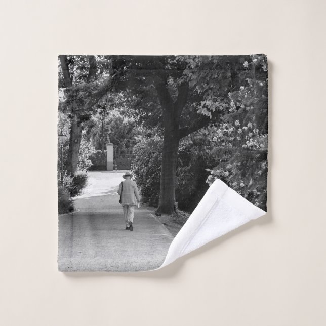 Toalha De Rosto Foto branca e negra do velho no parque (Pano de lavar)