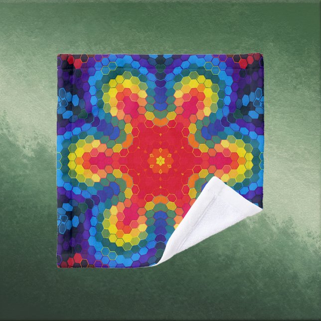Toalha De Rosto Mandala Hexagonal Vermelho Amarelo e Azul (Red Yellow and Blue Hexagon Mandala Wash Cloth by Wormhole Orbital)