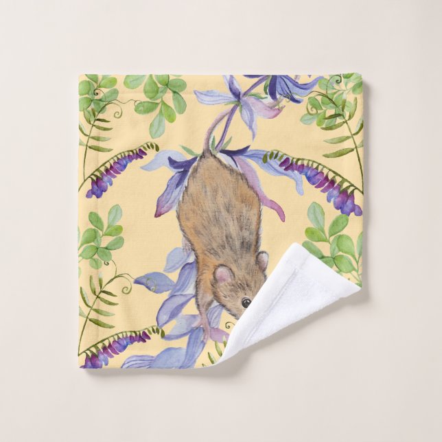 Toalha De Rosto Um rato engraçado numa espessa de flores. (Pano de lavar)