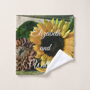 Toalha De Rosto Vintage Sunflower Watercolor em uma Mesa de madeir