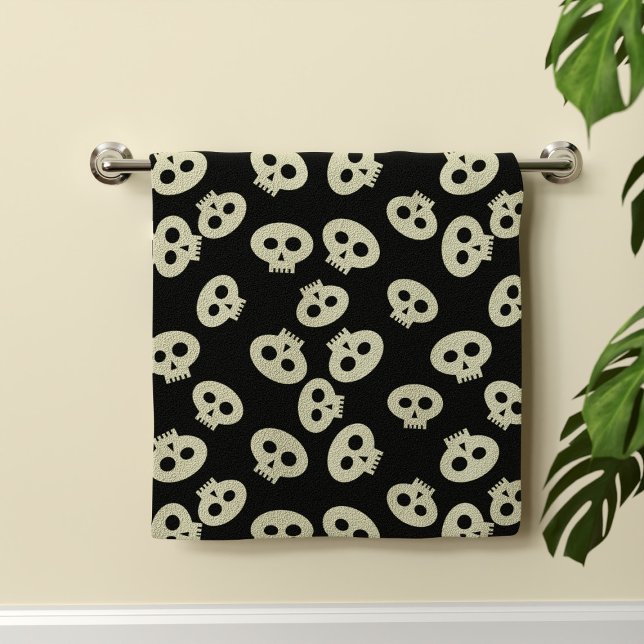 Toalha Preta de Mão Negra, Padrão Cutâneo (A cute skull pattern hand towel perfect for your Halloween bathroom decor)