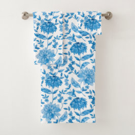 Toalhas com estampa floral azul em exposição