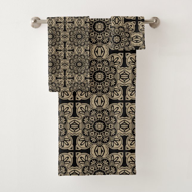 Toalhas Conjunto de Bandas Tribais Pretas e Tanas (Bath Towel with black and tan geometric tribal pattern.)