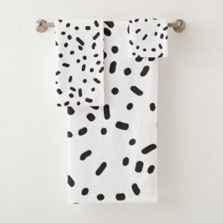 Toalhas de banho brancas e pretas elegantes