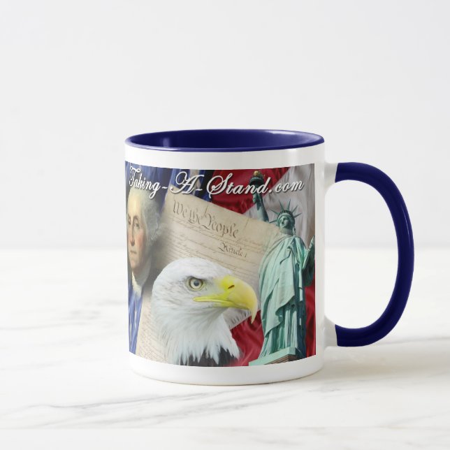 Tomando uma caneca de café do suporte (Direita)