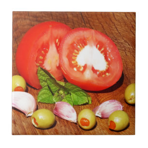 tomate com azeitonas recheadas e alho