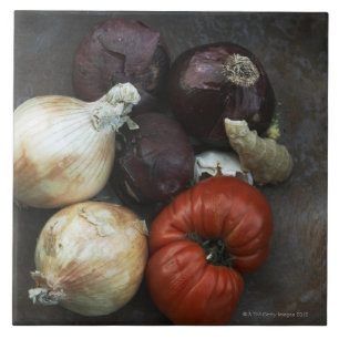 Tomate da herança, cebola amarela, cebola