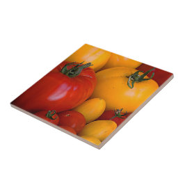 Tomates vermelhos e amarelos