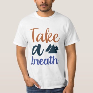Tome uma camiseta viajante respiratória