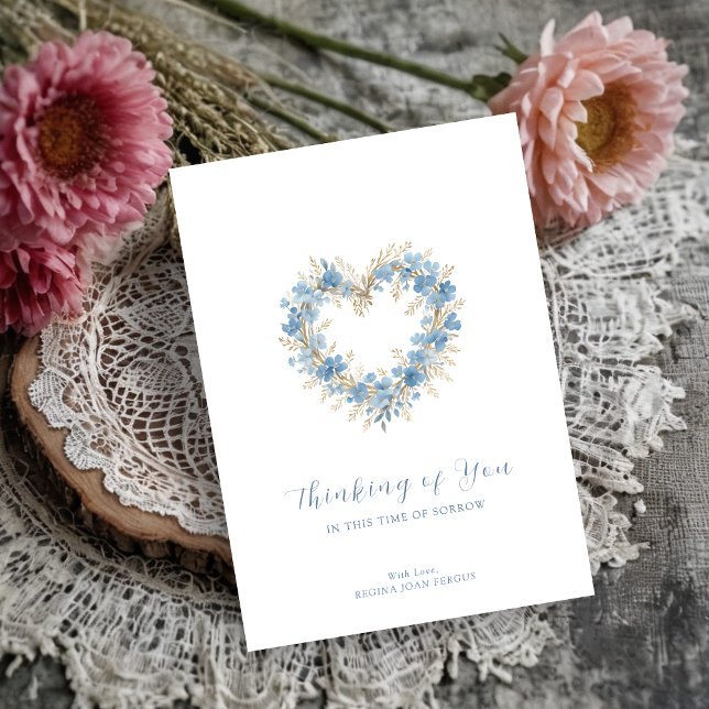 Tons Florais Azuis Suaves Simpáticos Coração (Graceful Soft Blue Tones Floral Heart Sympathy Card Design.)