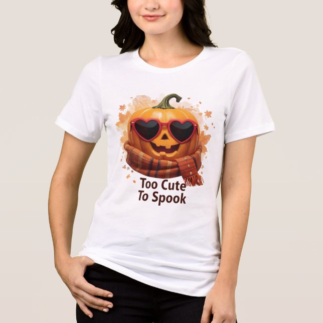 Too Cute To Spook – Cozy Pumpkin Tee (Frente)