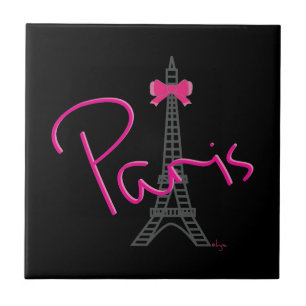 Torre Eiffel de Paris com arco rosa