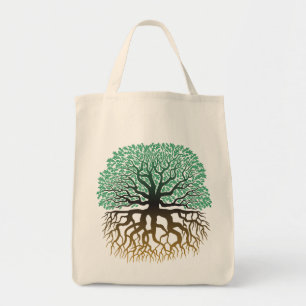 Tote Árvore com o bolsa do mantimento das raizes