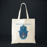 Tote Bolsa de Hamsa de alguns braços - texto personaliz<br><div class="desc">Esta bolsa de tote não é apenas uma bolsa; é uma peça de declaração! Apresentando a mão icônica da Fatima, também conhecida como Hamsa, este saco foi concebido para lhe trazer proteção e estilo. Os intrincados padrões azuis e amarelos são flagrantes e cheios de importância cultural. Mas espere, há mais!...</div>